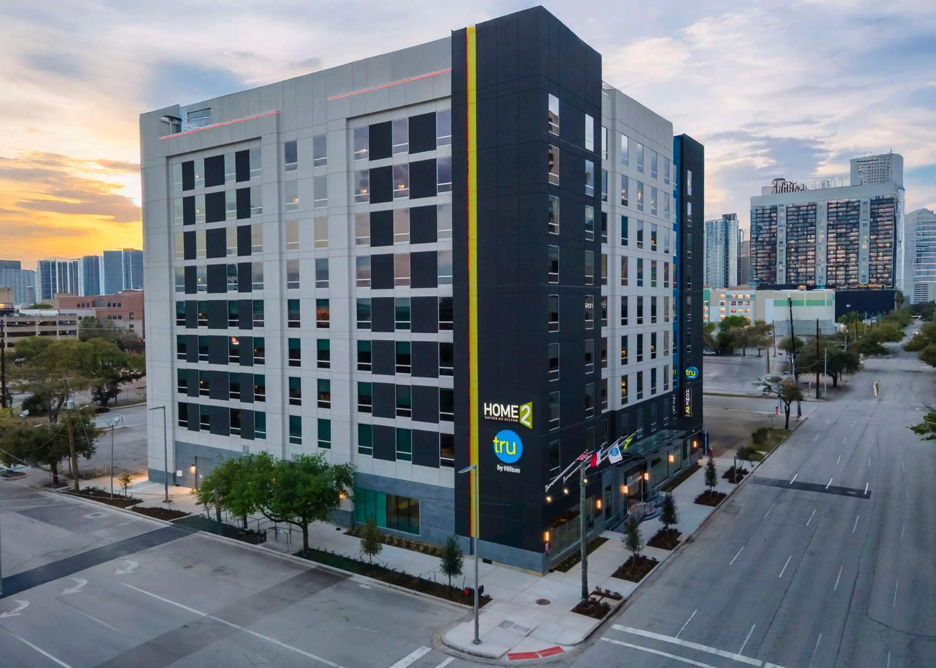 Property building in Tru By Hilton Houston Downtown Convention Center