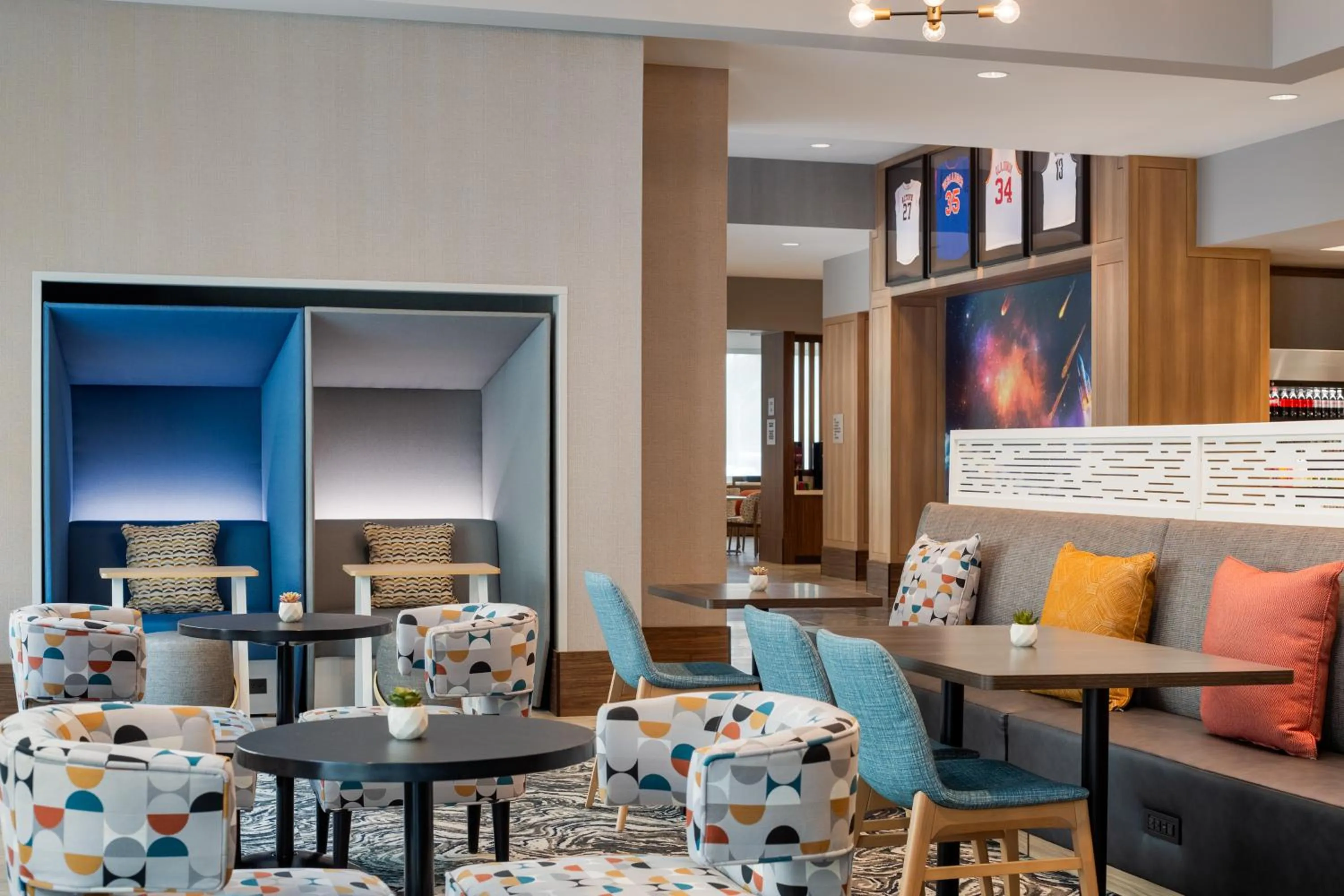 Seating area in Home2 Suites By Hilton Houston Downtown Convention Center