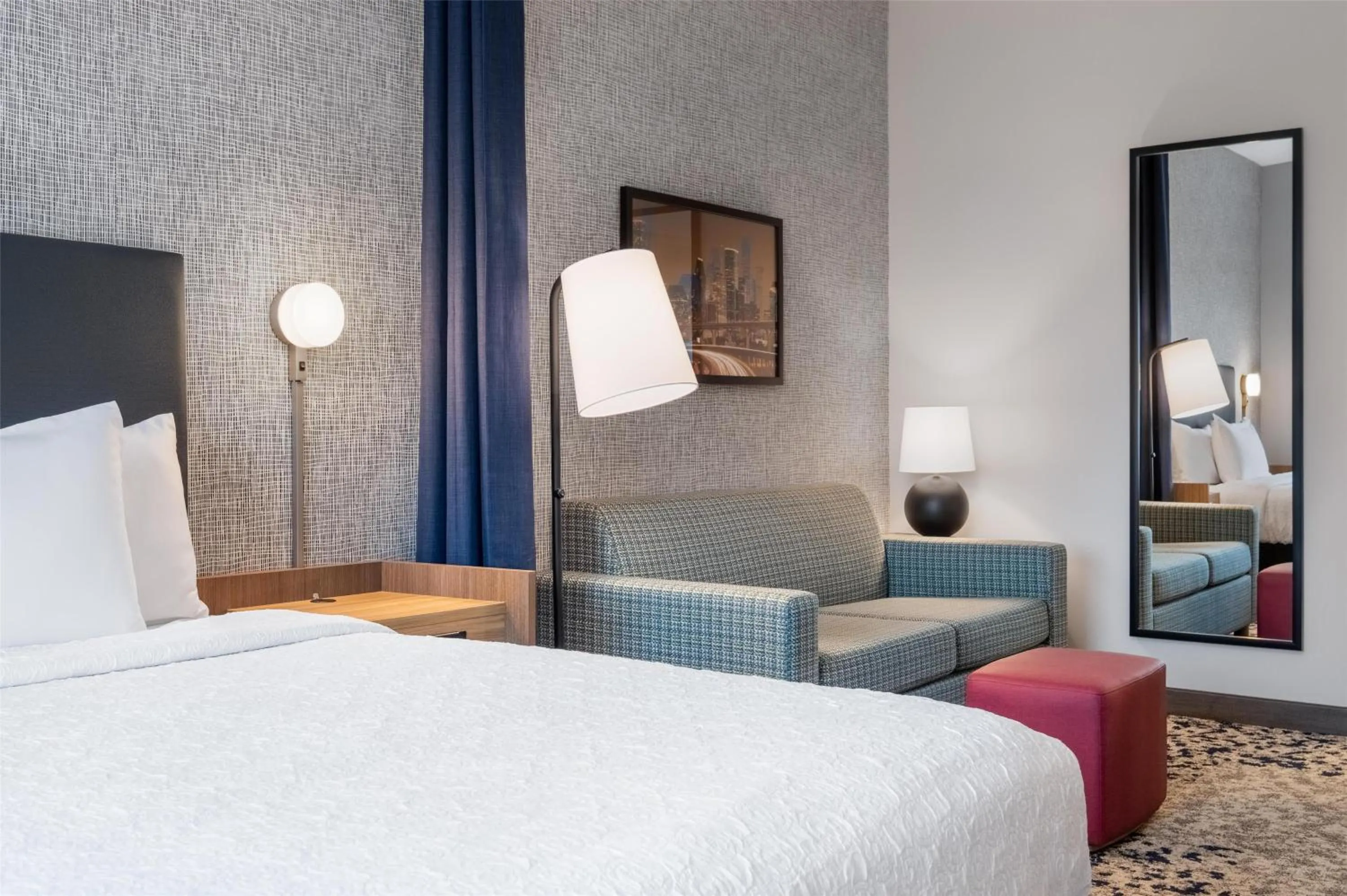 Living room, Bed in Home2 Suites By Hilton Houston Downtown Convention Center