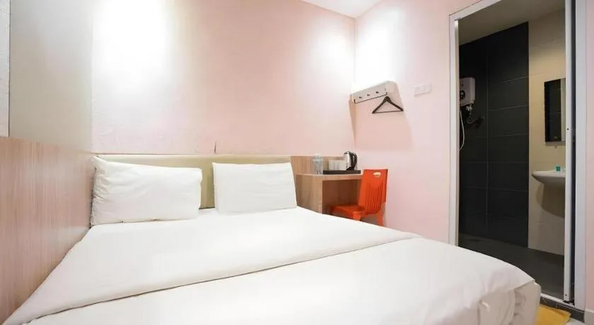 Bed in Cappuccino Hotel @ Mount Austin