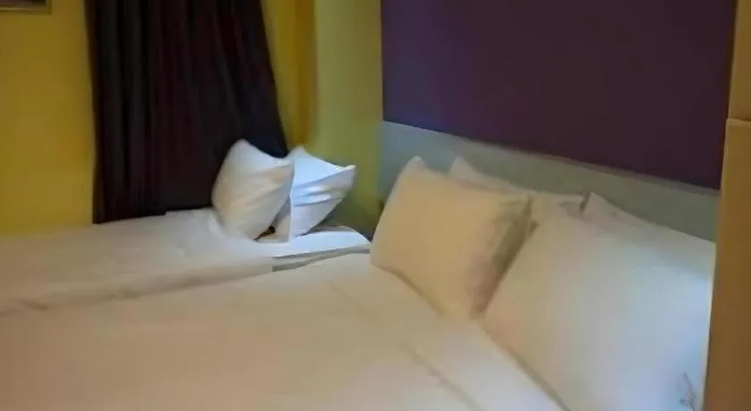 Bed in Cappuccino Hotel @ Mount Austin