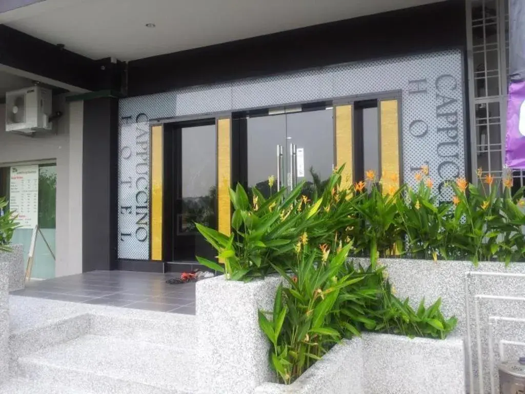 Cappuccino Hotel @ Mount Austin Cappuccino Hotel @ Mount Austin