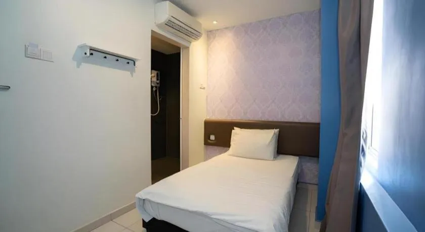 Bed in Cappuccino Hotel @ Mount Austin