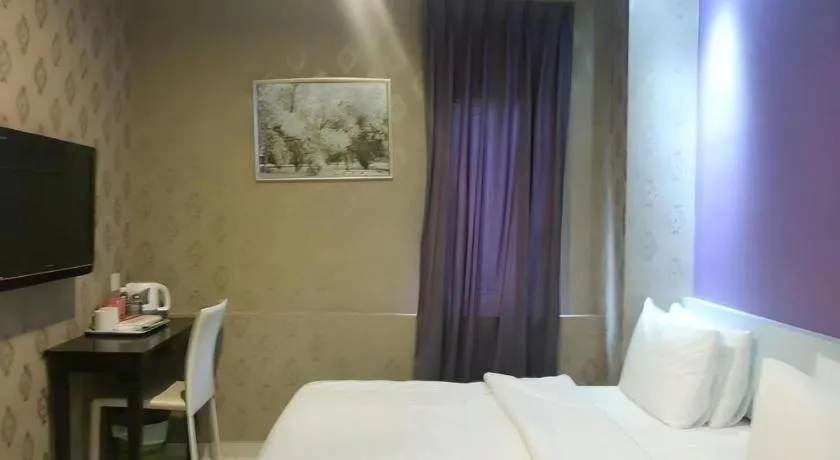 Bed in Cappuccino Hotel @ Mount Austin