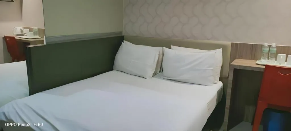 Bed in Cappuccino Hotel @ Mount Austin