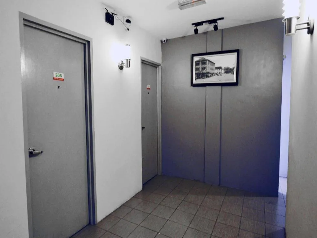 Place2Stay @ RH Plaza Hotel