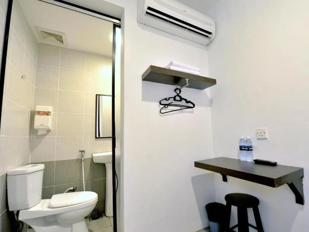 Place2Stay @ RH Plaza Hotel