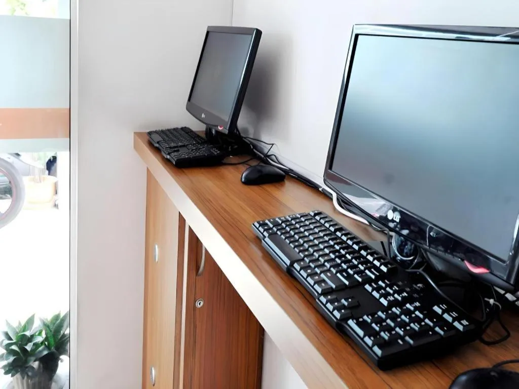 Place2Stay @ RH Plaza Hotel