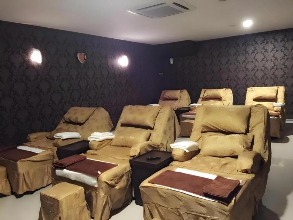 Peach Hill Hotel & Cafe