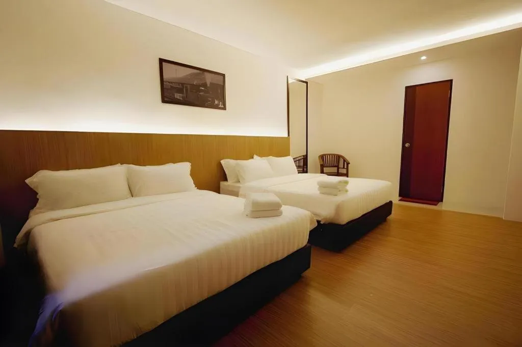 Bed in Place2Stay Business Hotel @ Waterfront