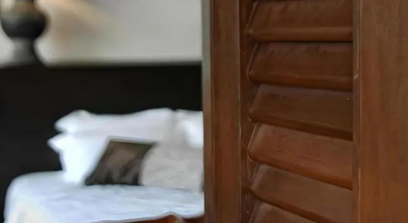 Bed in Courtyard at Heeren Boutique Hotel