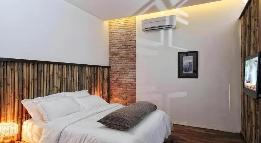 Bed in Courtyard at Heeren Boutique Hotel