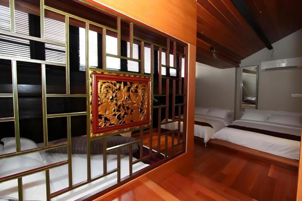 Bed in Courtyard at Heeren Boutique Hotel