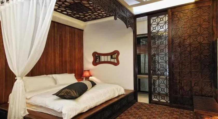 Bed in Courtyard at Heeren Boutique Hotel