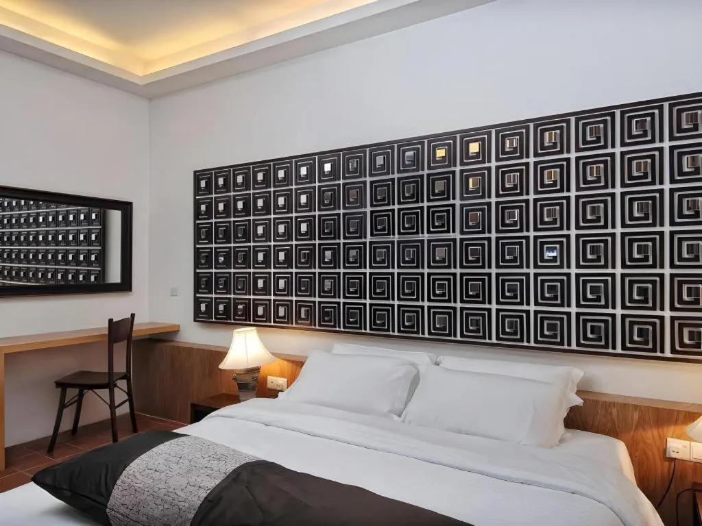 Bed in Courtyard at Heeren Boutique Hotel