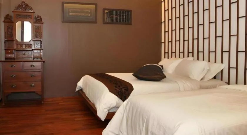 Bed in Courtyard at Heeren Boutique Hotel