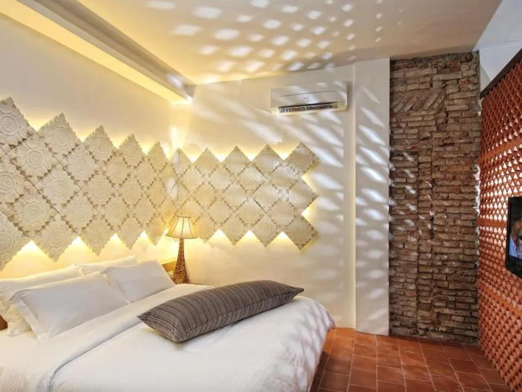 Bed in Courtyard at Heeren Boutique Hotel