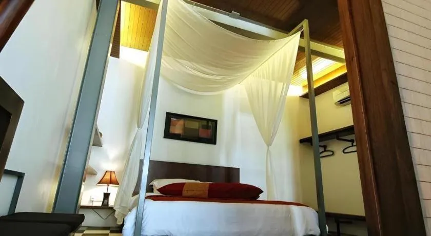 Bed in Courtyard at Heeren Boutique Hotel