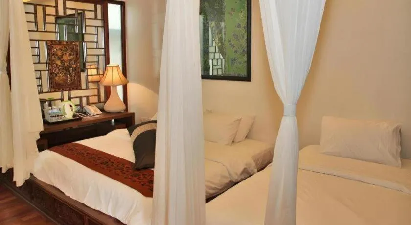 Bed in Courtyard at Heeren Boutique Hotel