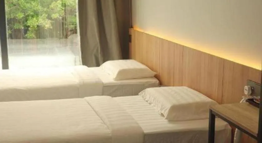 Bed in Semporna Seaview Hotel