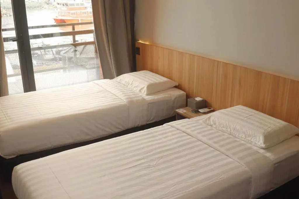 Bed in Semporna Seaview Hotel