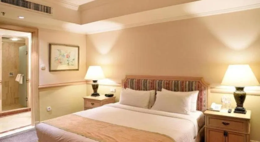 Bed in Hotel Royal Penang