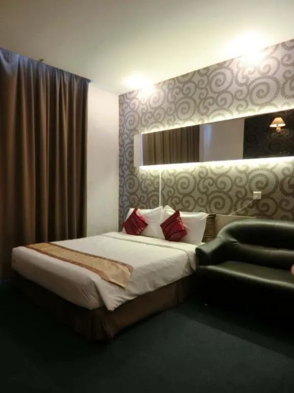 Bed in Paragon City Hotel