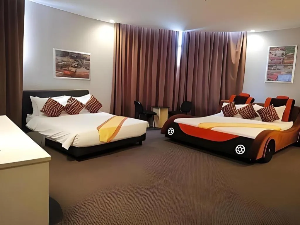 Bed in Paragon City Hotel
