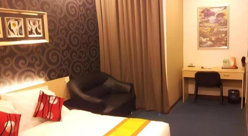 Bed in Paragon City Hotel