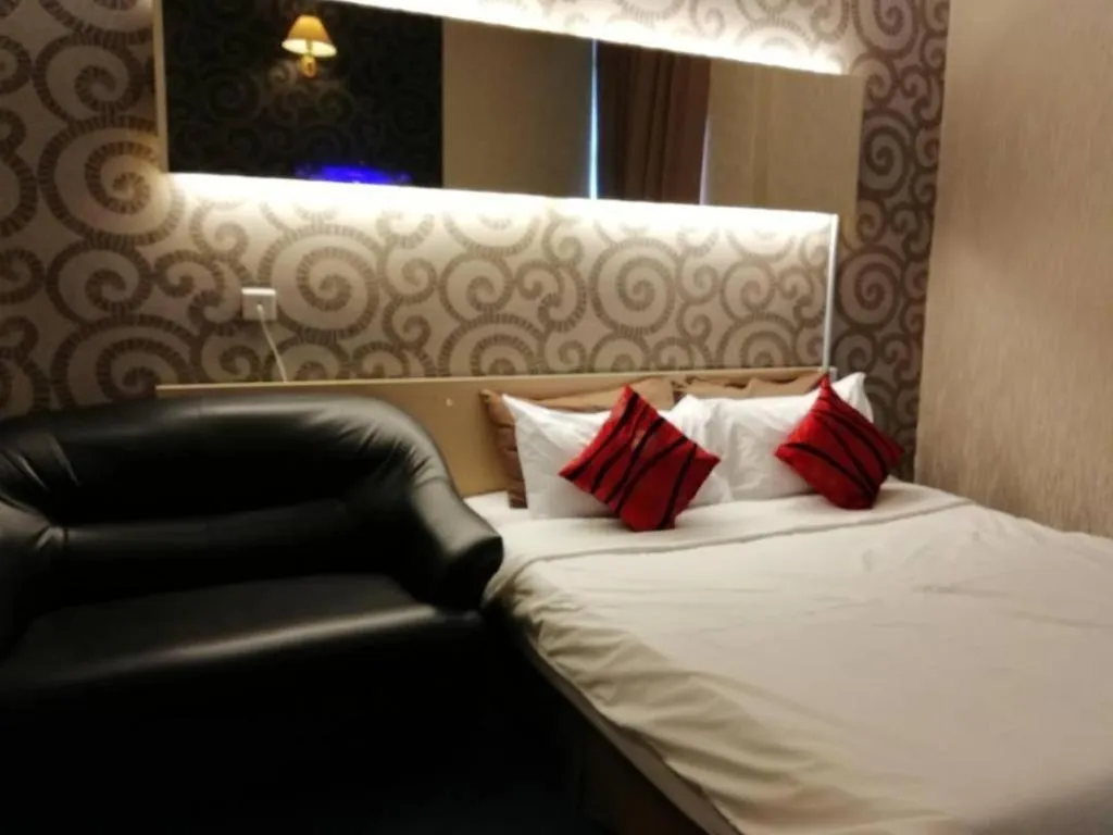Bed in Paragon City Hotel
