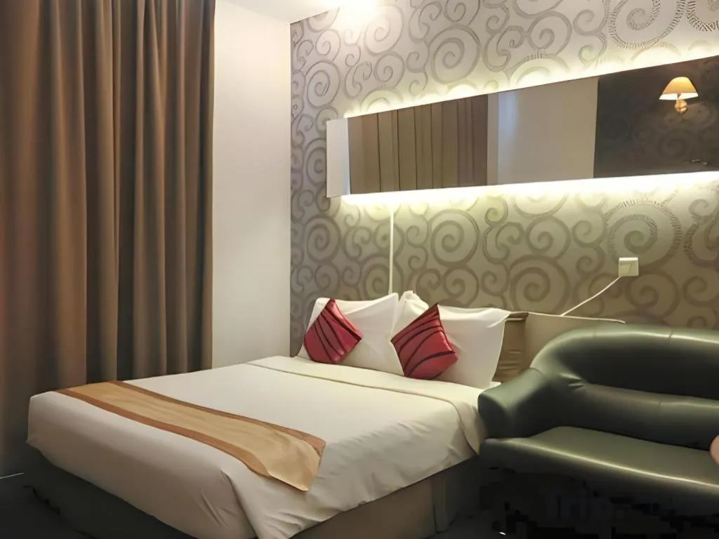 Bed in Paragon City Hotel