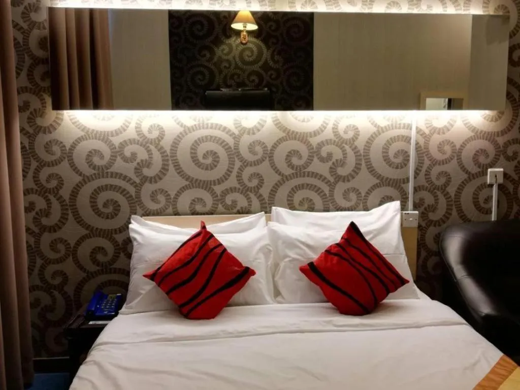 Bed in Paragon City Hotel