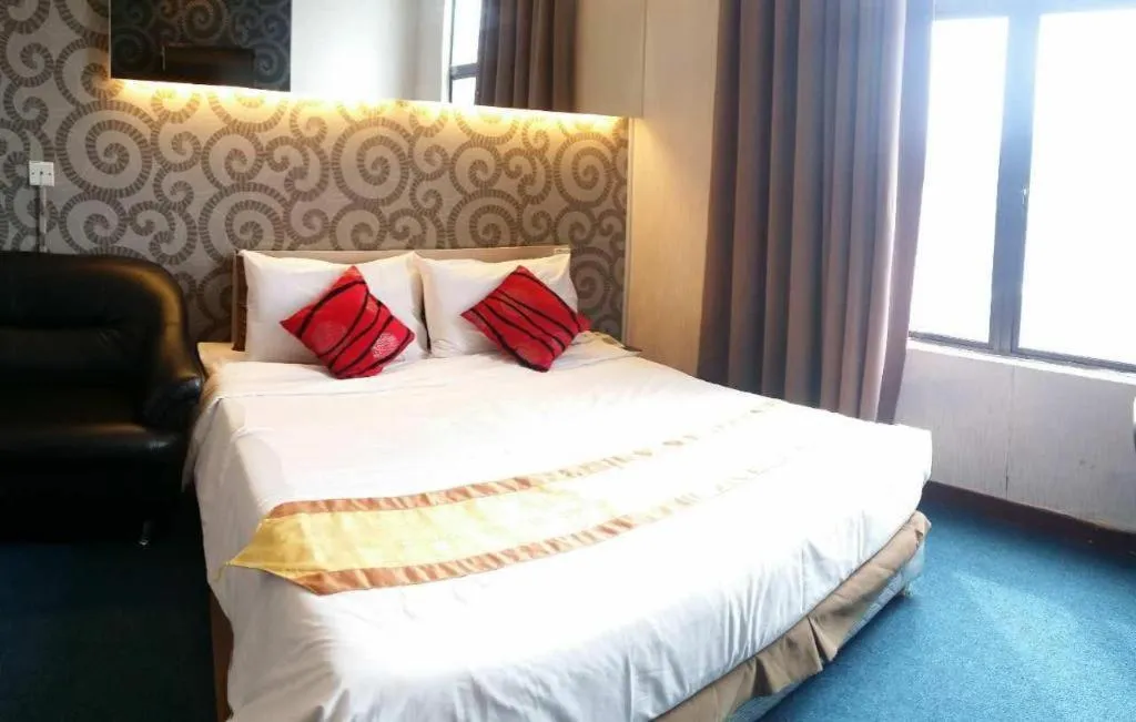 Bed in Paragon City Hotel