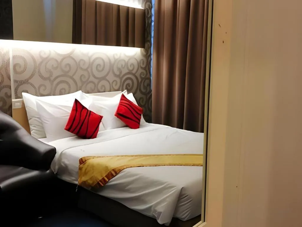 Bed in Paragon City Hotel