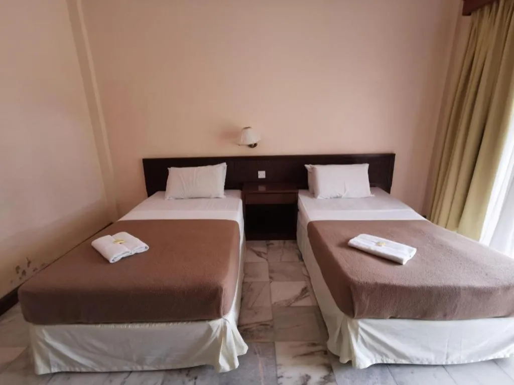 Bed in OYO 89972 Borneo Paradise Beach Hotel