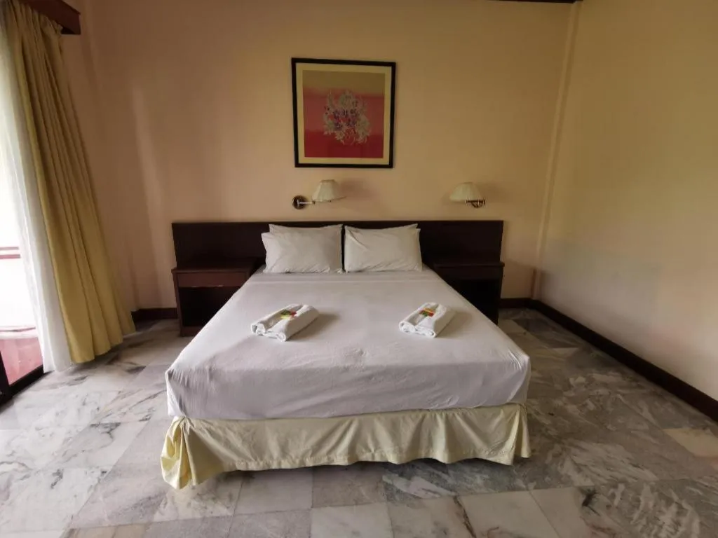 Bed in OYO 89972 Borneo Paradise Beach Hotel