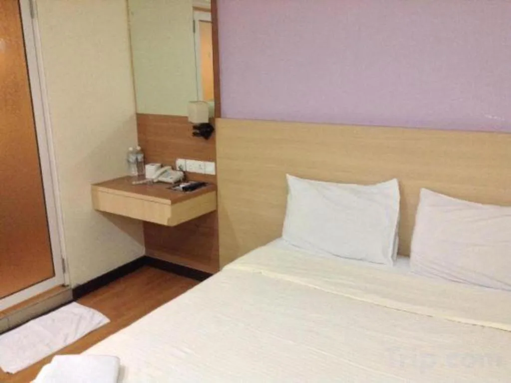 Bed in Maxim Hotel Kota Kinabalu