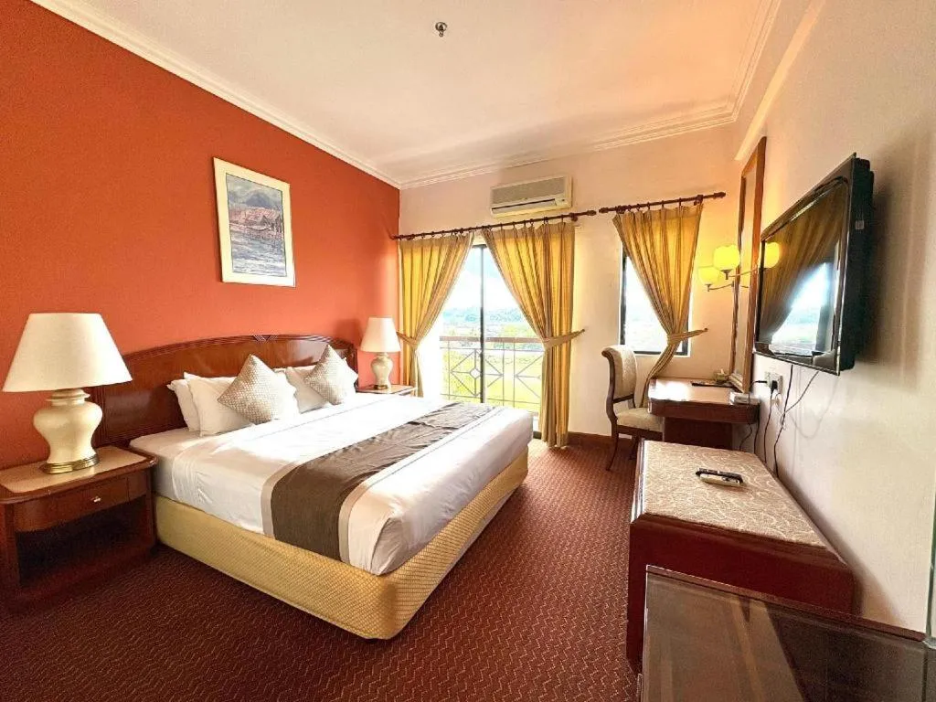 Bed in Putra Brasmana Hotel
