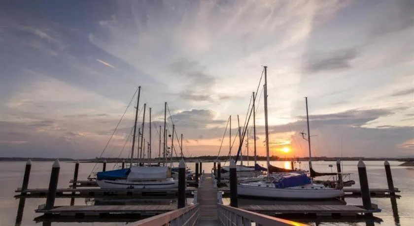 Zoom Inn Boutique Hotel by Ardens - Danga Bay