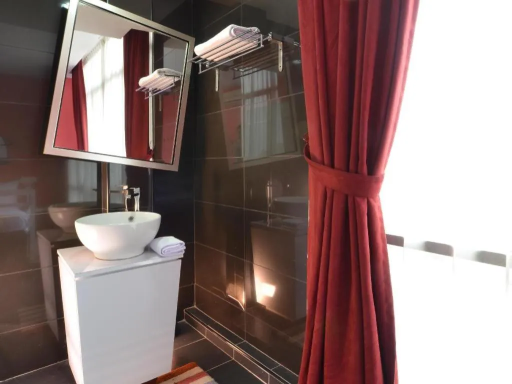 Zoom Inn Boutique Hotel by Ardens - Danga Bay