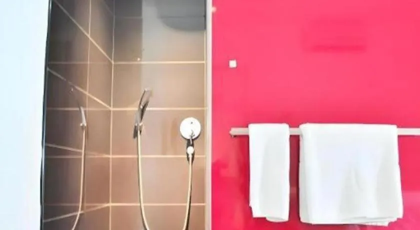 Zoom Inn Boutique Hotel by Ardens - Danga Bay