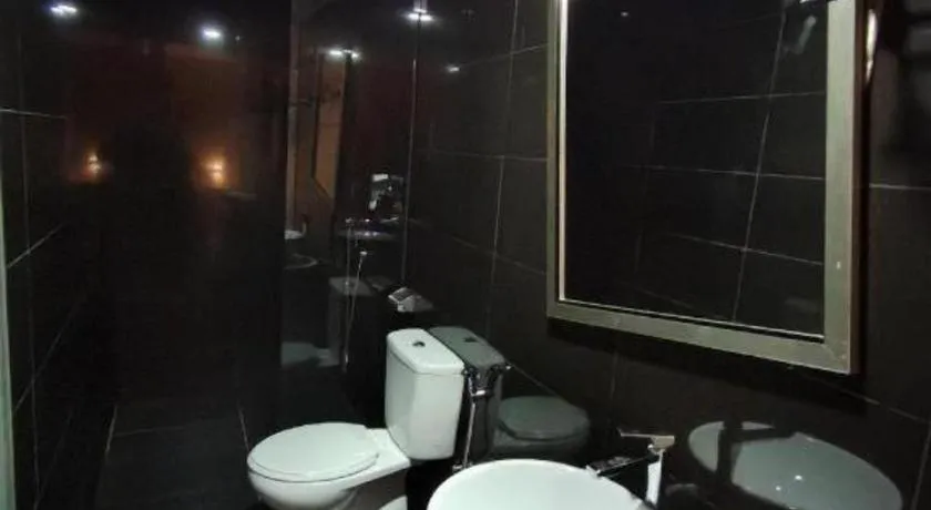 Zoom Inn Boutique Hotel by Ardens - Danga Bay