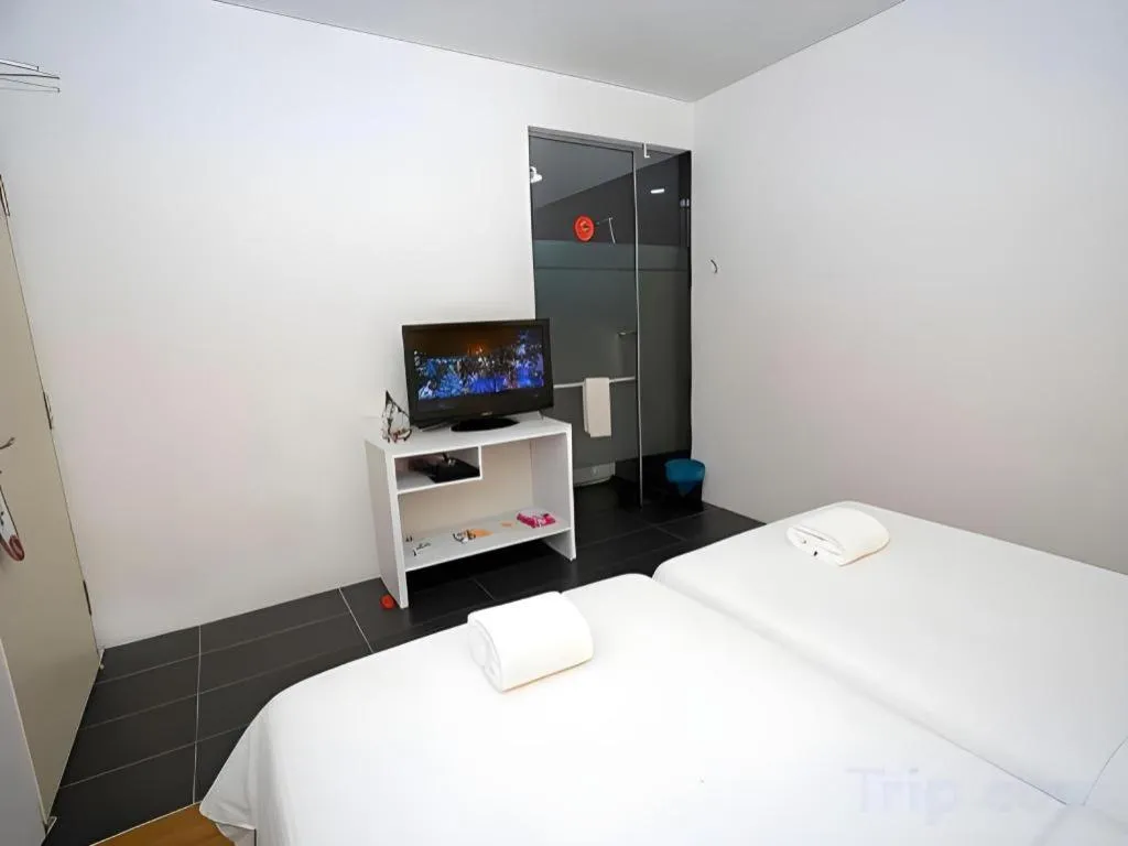 Zoom Inn Boutique Hotel by Ardens - Danga Bay