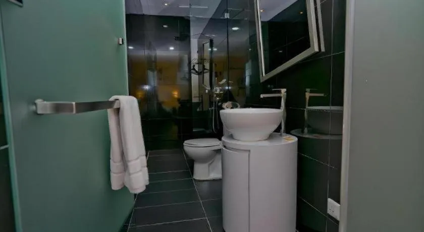 Zoom Inn Boutique Hotel by Ardens - Danga Bay