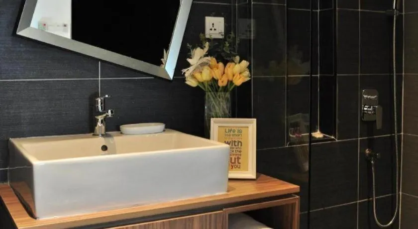 Zoom Inn Boutique Hotel by Ardens - Danga Bay