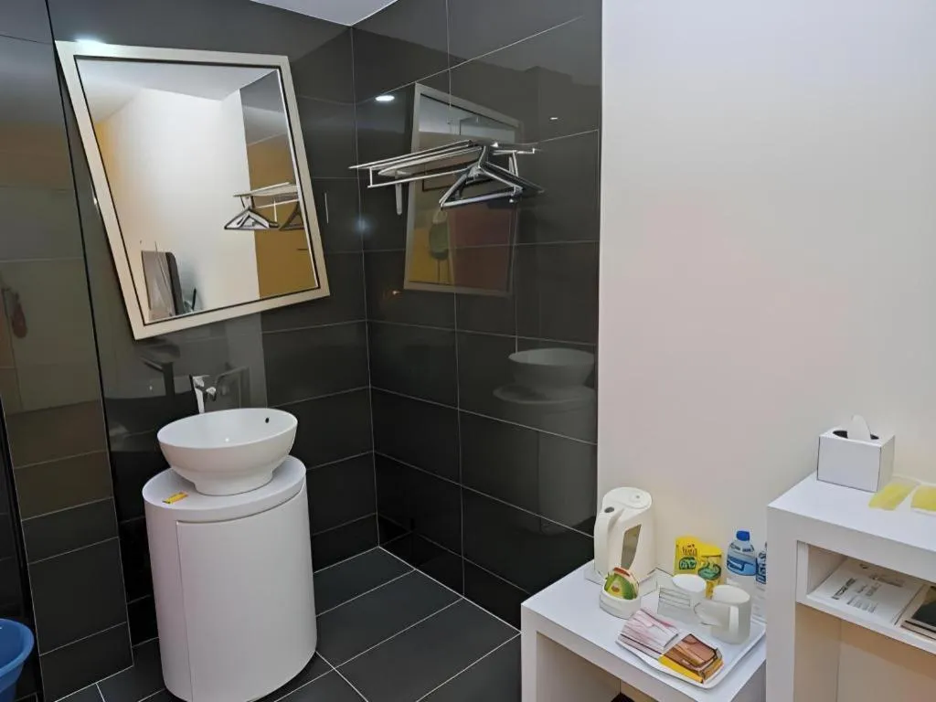 Zoom Inn Boutique Hotel by Ardens - Danga Bay