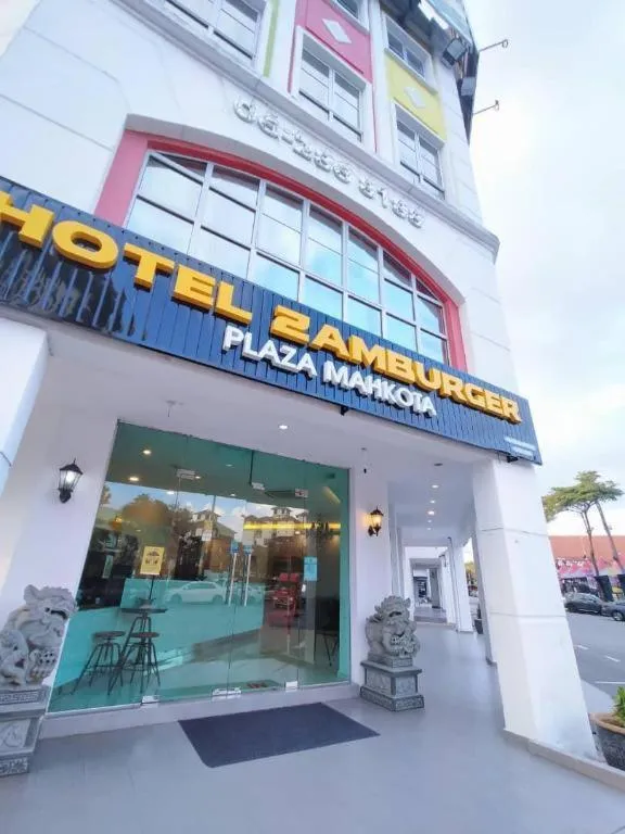 Hotel Zamburger Plaza Mahkota