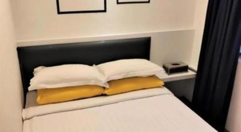 Bed in Hotel Zamburger Plaza Mahkota