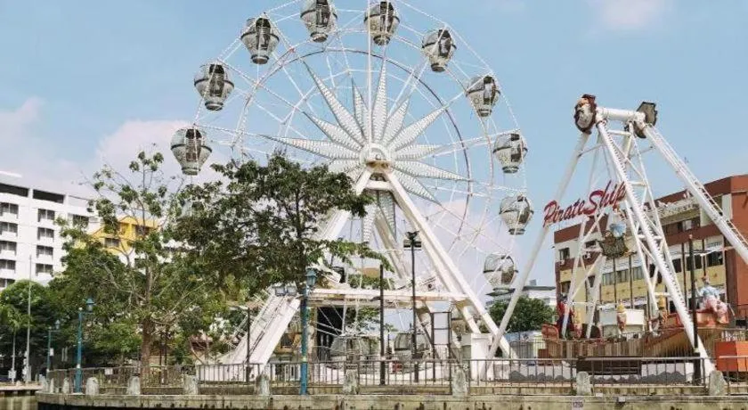 Hotel Zamburger Plaza Mahkota