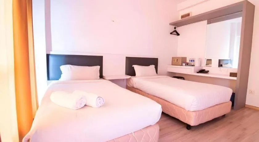 Bed in Hotel Zamburger Plaza Mahkota